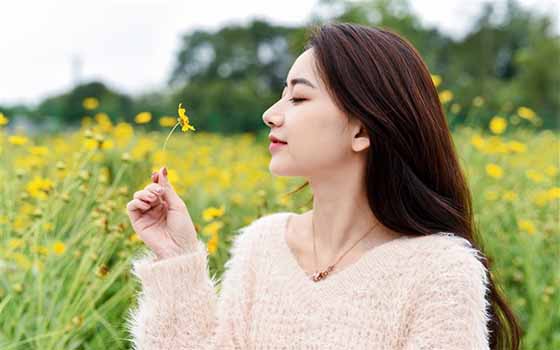 皮肤上有鱼鳞，鳞片盘旋肌球王会肤，应对担忧再无结。